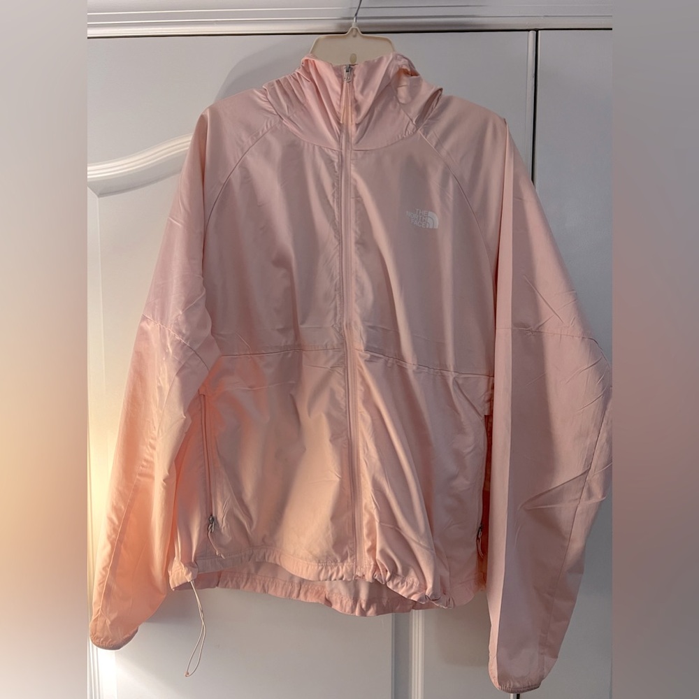 North face light pink windbreaker 🤩